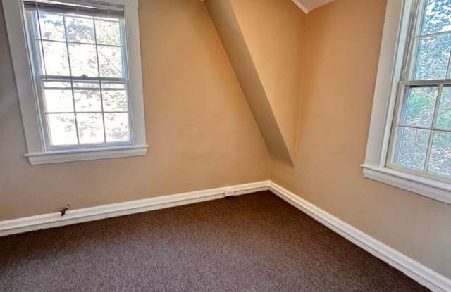 EXCITING Opportunity in Atlantic Heights! | Renovated 2-Bedroom| Heat Included! Gallery 4