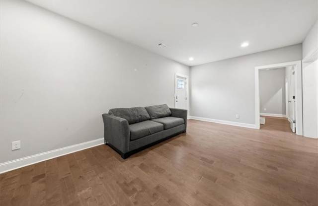 902 Emerson Avenue SE Gallery 3