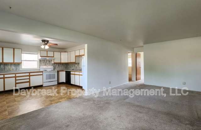 2913 8th Street North - 2 Gallery 3