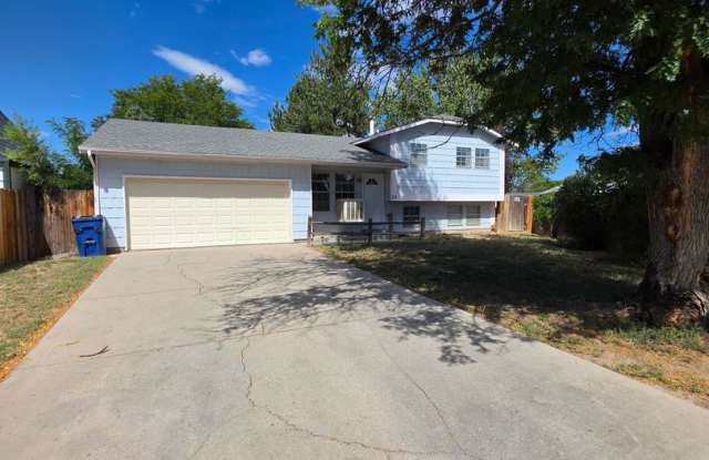 ALL PROSPECTIVE TENANTS MUST SUBMIT A ON LINE APPLICATION AND BE PRE-QUALIFIED PRIOR TO ANY SHOWINGS. photos photos ALL PROSPECTIVE TENANTS MUST SUBMIT A ON LINE APPLICATION AND BE PRE-QUALIFIED PRIOR TO ANY SHOWINGS. photos photos