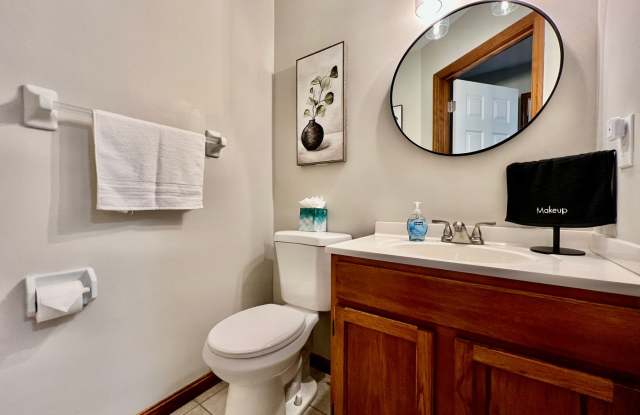 3 bedroom attached home in Bethany Gallery 4