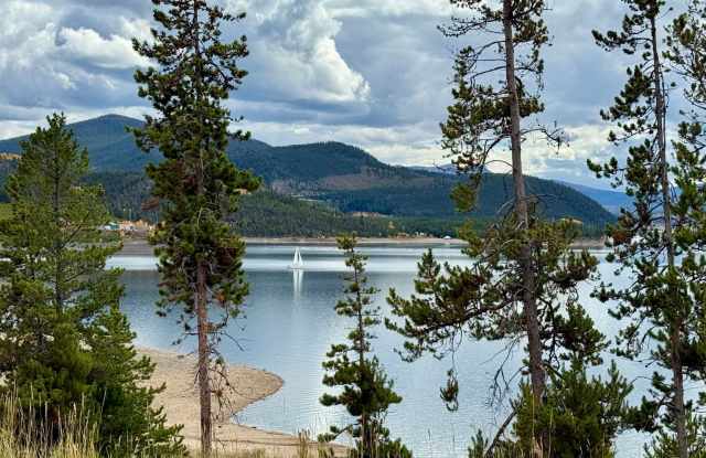 2 BDR 2 BATH UPDATED Lake Dillon Condo 2025-2026 WINTER SEASON LEASE - 244 Lodgepole Street, Dillon, CO 80435
