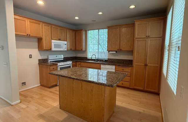2 story 4 bed, 3 bath home in Simi Valley Gallery 4