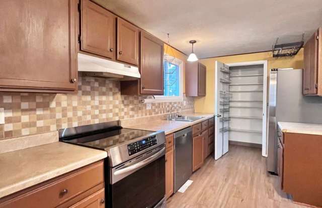 3 Bedroom 3 Bath home ready for you! Brand new flooring & HVAC! Gallery 1
