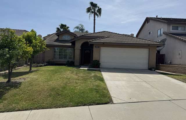3 bed 2 bath Single story house in South Corona for lease photos photos