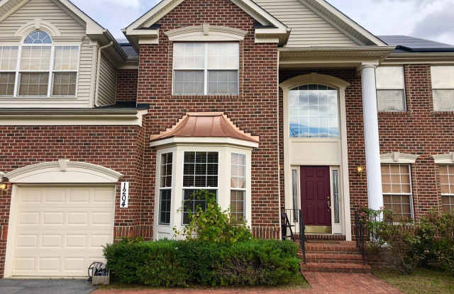 1204 HEARTLAND COURT Gallery 3
