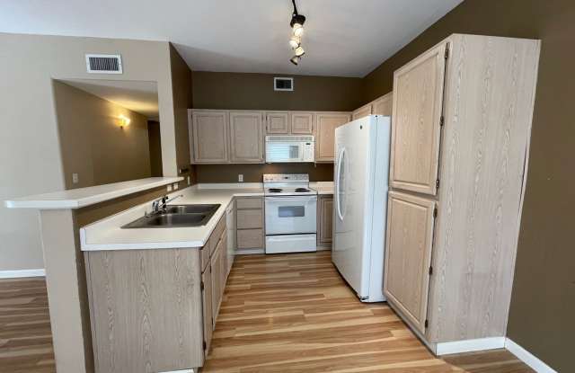 2 Bedroom CONDO in Broomfield in a great location close to shopping, businesses, parks, community perks + more! Gallery 3