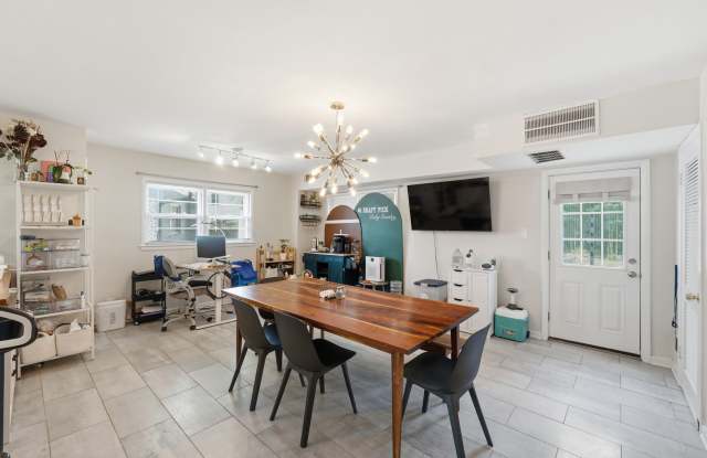 Beautifully Updated Split-Level Home Near Wheaton Metro! Gallery 3