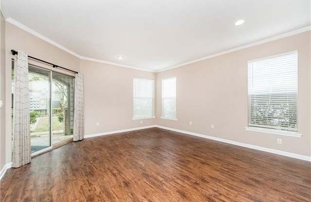350 EMERALD FOREST Boulevard Gallery 4