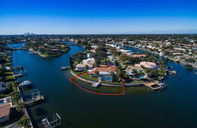2096 MASSACHUSETTS AVENUE NE - 2096 Massachusetts Avenue Northeast, St. Petersburg, FL 33703