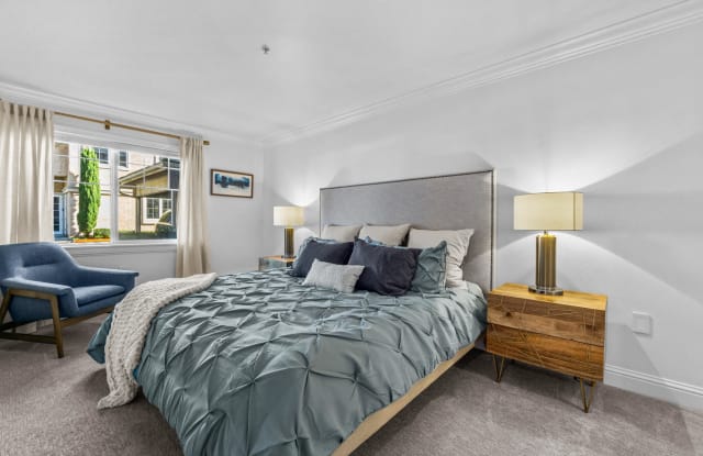 VILLAGGIO ON YARROW BAY Gallery 3