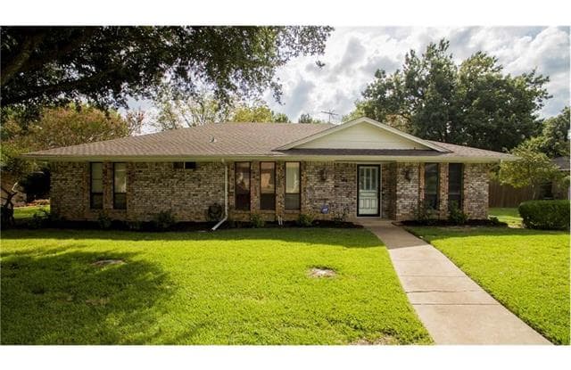 322 Lisa Lane - 322 Lisa Lane, DeSoto, TX 75115