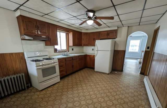 Charming 3BR  in Exeter Gallery 4