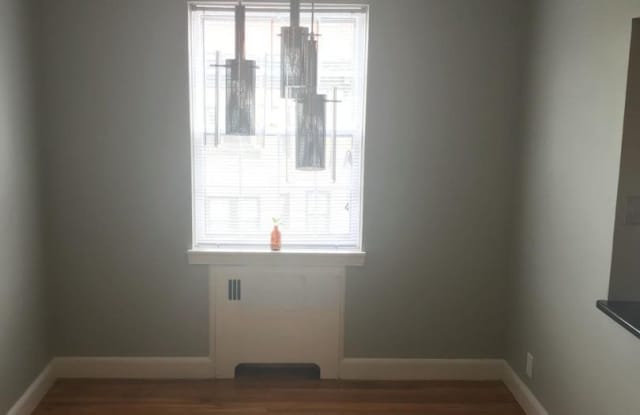 Nice 2 bed in Brookline Gallery 3