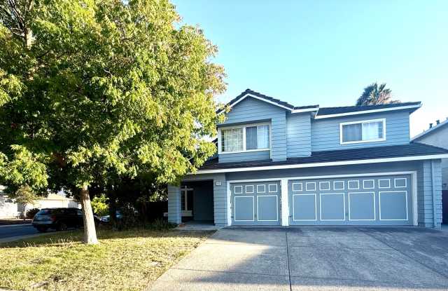 Beautiful 2 Story 4 Bedroom 2.5 Bath Home in Antioch - 4930 Parkgreen Circle, Antioch, CA 94531