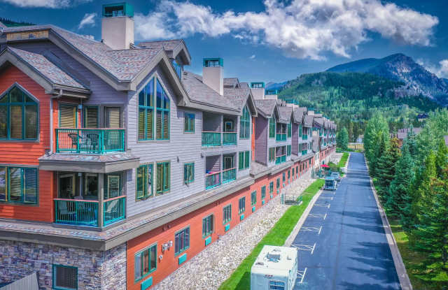 Evolve Real Estate: 3-6 Mos Lease Only Large Fully Furnished Condo Walking Distance to Keystone Village and Mountain House Base photos photos