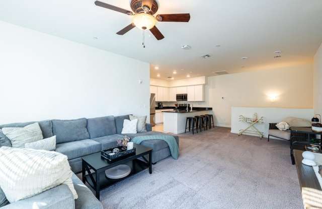 2750 S Voyager Gallery 3