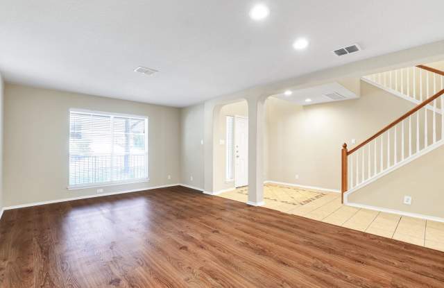 Luxurious and Spacious 5-Bedroom Home with Modern Upgrades and Prime Location Gallery 3