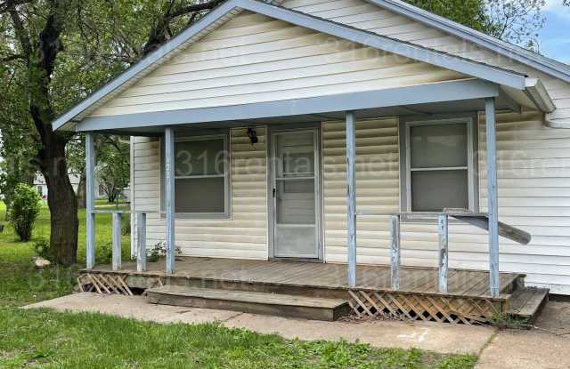 795 - 2 bed 1 bath - Single Family Home - 127 Fairview Avenue, Newton, KS 67114 795 - 2 bed 1 bath - Single Family Home - 127 Fairview Avenue, Newton, KS 67114