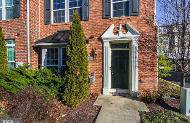 3808 HANSBERRY COURT NE Gallery 2