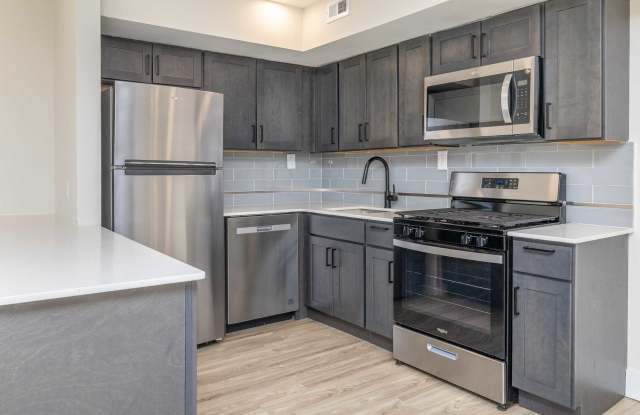 Lakeview Terrace Gallery 1