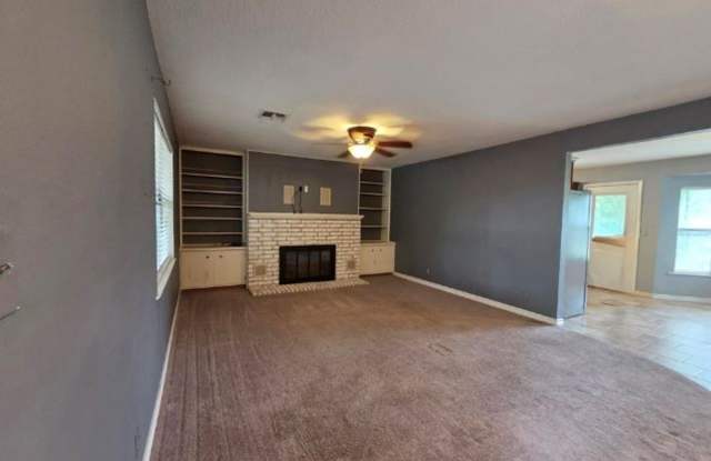 FOR LEASE!! Gallery 3