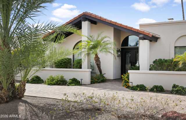6031 E LUDLOW Drive Gallery 2