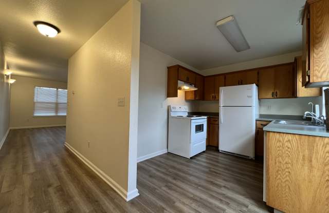 1598 Railroad Ave. - C photos photos