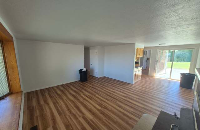Refurbished home with Basement and large yard Gallery 1