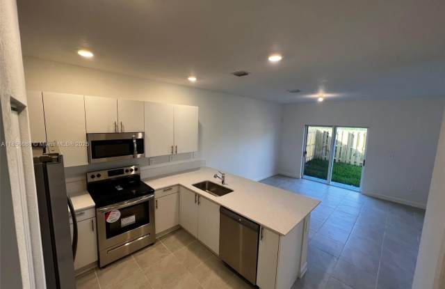 2703 SE 10th St photos photos
