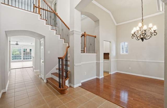 1013 Elmgrove Court Gallery 4