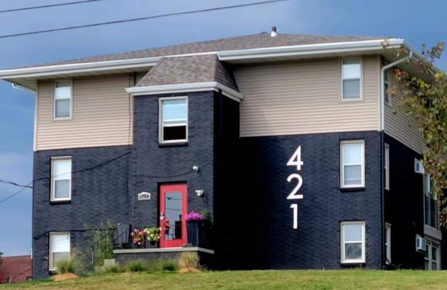 421 College Avenue - 421 College Avenue, Des Moines, IA 50314