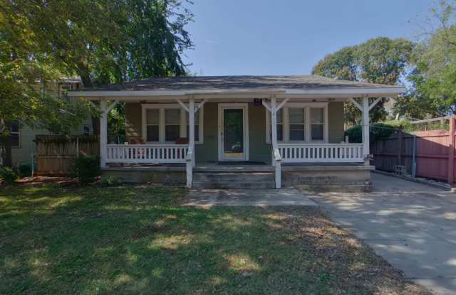 411 S Poplar photos photos