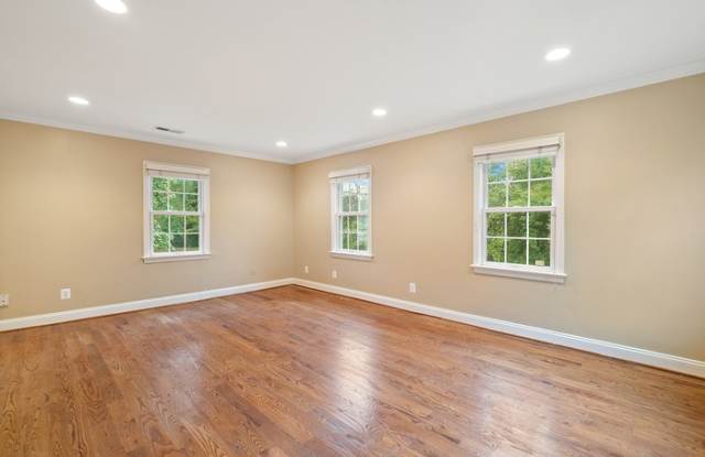 316 River Bend Road Gallery 2