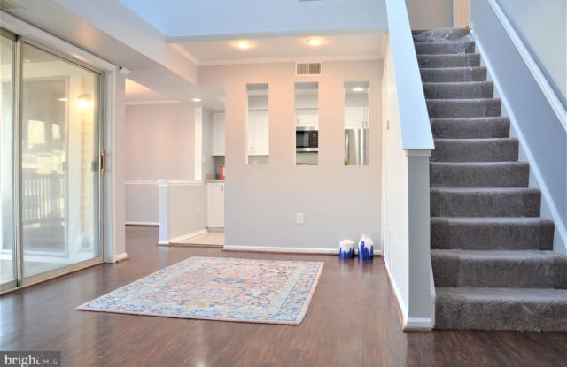 3311 LAKESIDE VIEW DRIVE - 3311 Lakeside View Drive, Seven Corners, VA 22041