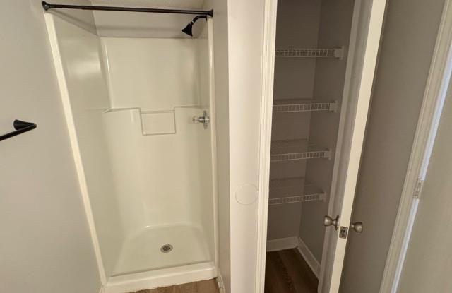 The Landings at Steele Creek Apartments Gallery 4