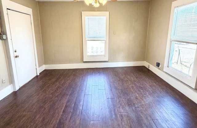 900 East Live Oak Street - 900 East Live Oak Street, Lockhart, TX 78644