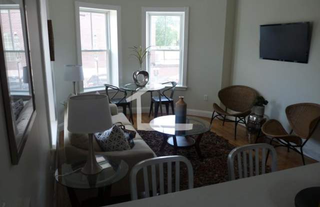 Nice 3 bed in Brookline Gallery 3