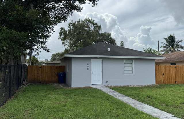 300 Northwest 28th Way photos photos