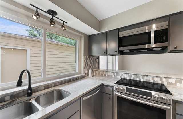 1953 Shorewood Drive Gallery 4