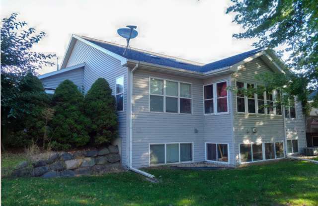 101 East School Road - 101 East School Road, Cottage Grove, WI 53527 101 East School Road - 101 East School Road, Cottage Grove, WI 53527