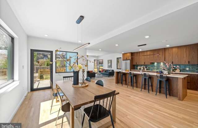 139 W MOUNT PLEASANT Avenue Gallery 1