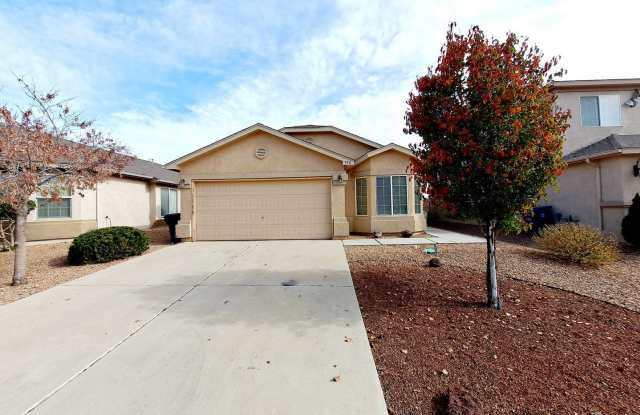 Charming 3 Bed 2 Bath Home in Huning Ranch Gallery 1