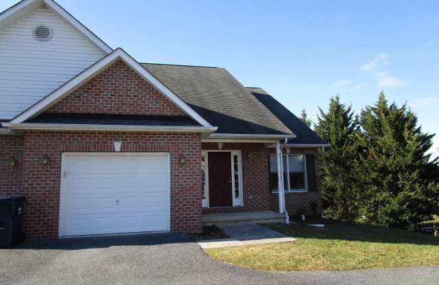 531 GENTRY Court Gallery 1