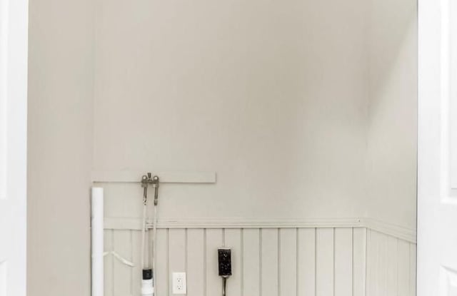 3 Bedroom Home with High Ceilings  Natural Light! photos photos