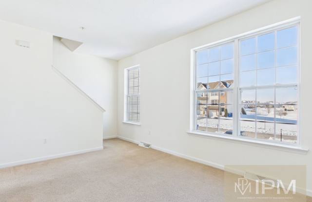 Spacious 3BR/2.5BA Townhome | Garage + Basement Storage | Spring Grove SD | Community Amenities photos photos
