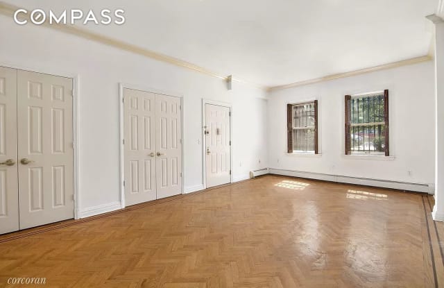 4 Mount Morris Park West - 4 Mt Morris Park West, New York City, NY 10027