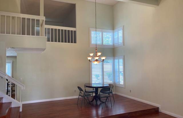 906 Whitecliff Dr Gallery 2