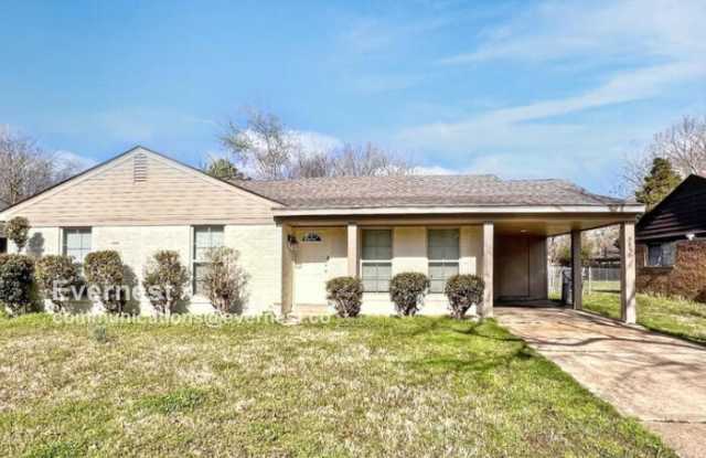 2880 Normandy Drive photos photos
