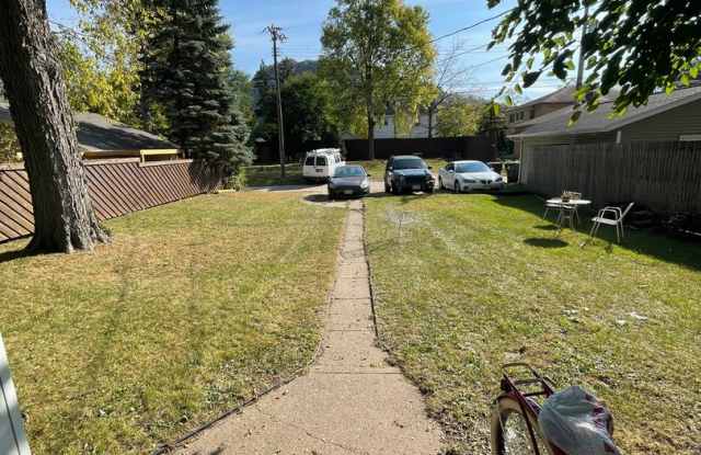 3 bedroom near campus - 109 24th Street South, La Crosse, WI 54601